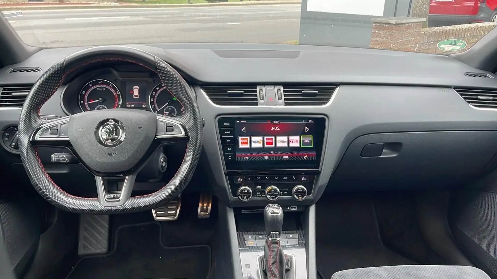 Skoda Octavia Combi RS 245 Pano+LED+Navi+AHK Noir - 2