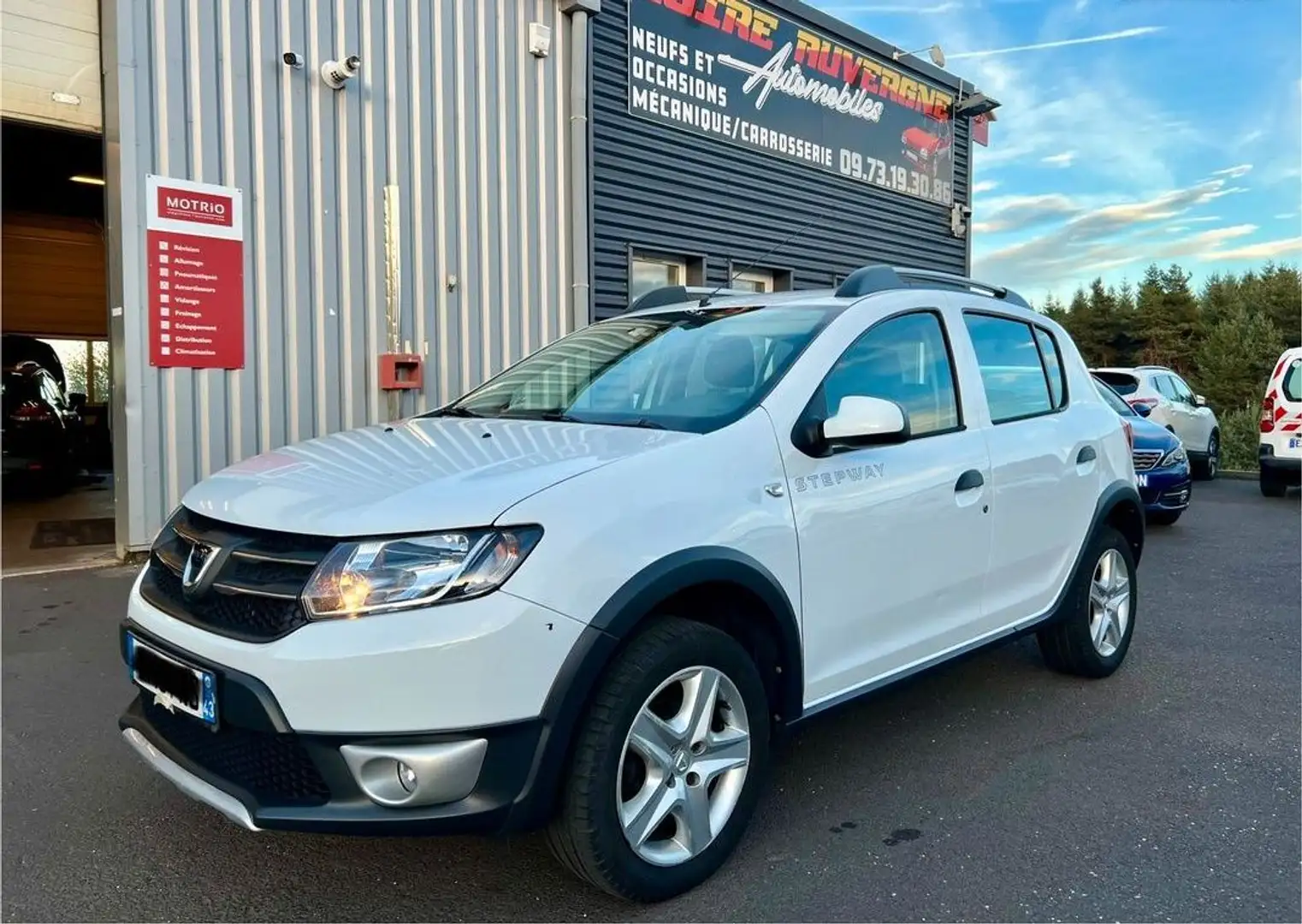 Dacia Sandero stepway prestige 90 chv Blanc - 1