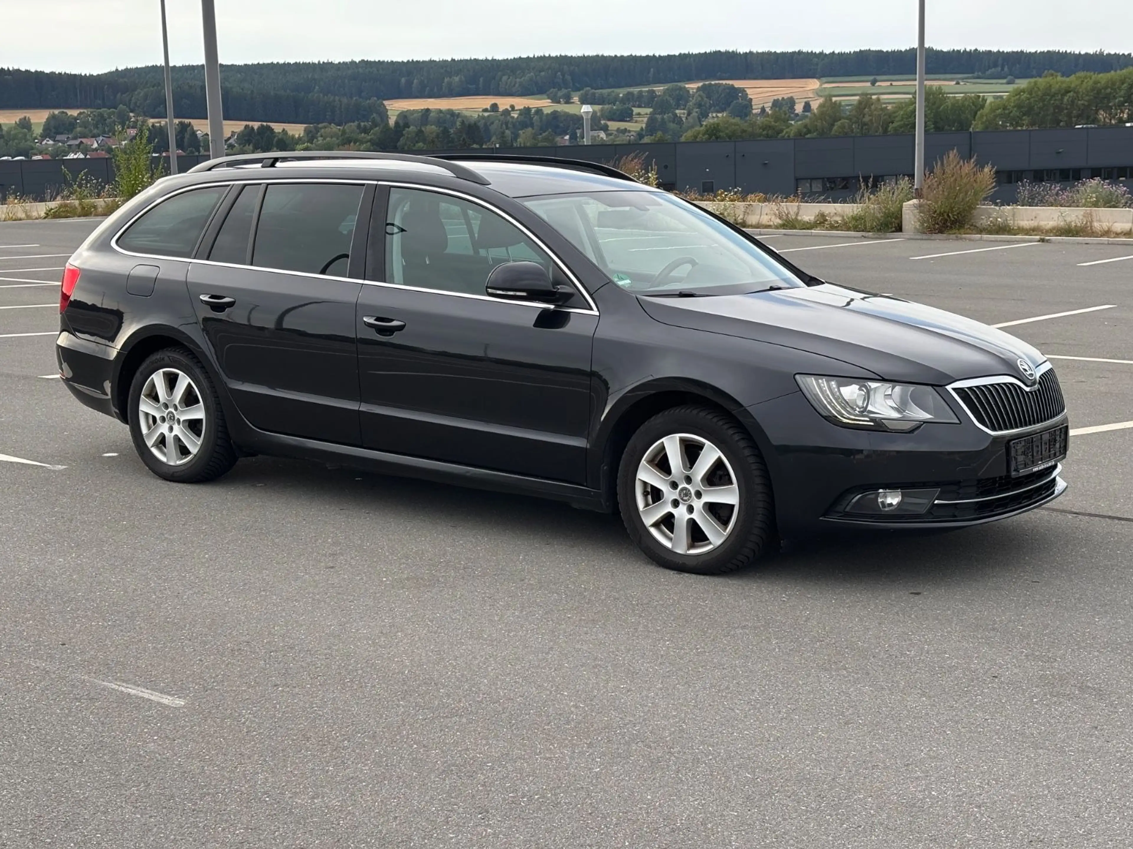 Skoda Superb 2.0 TDI DSG Combi Exclusive — photo 3