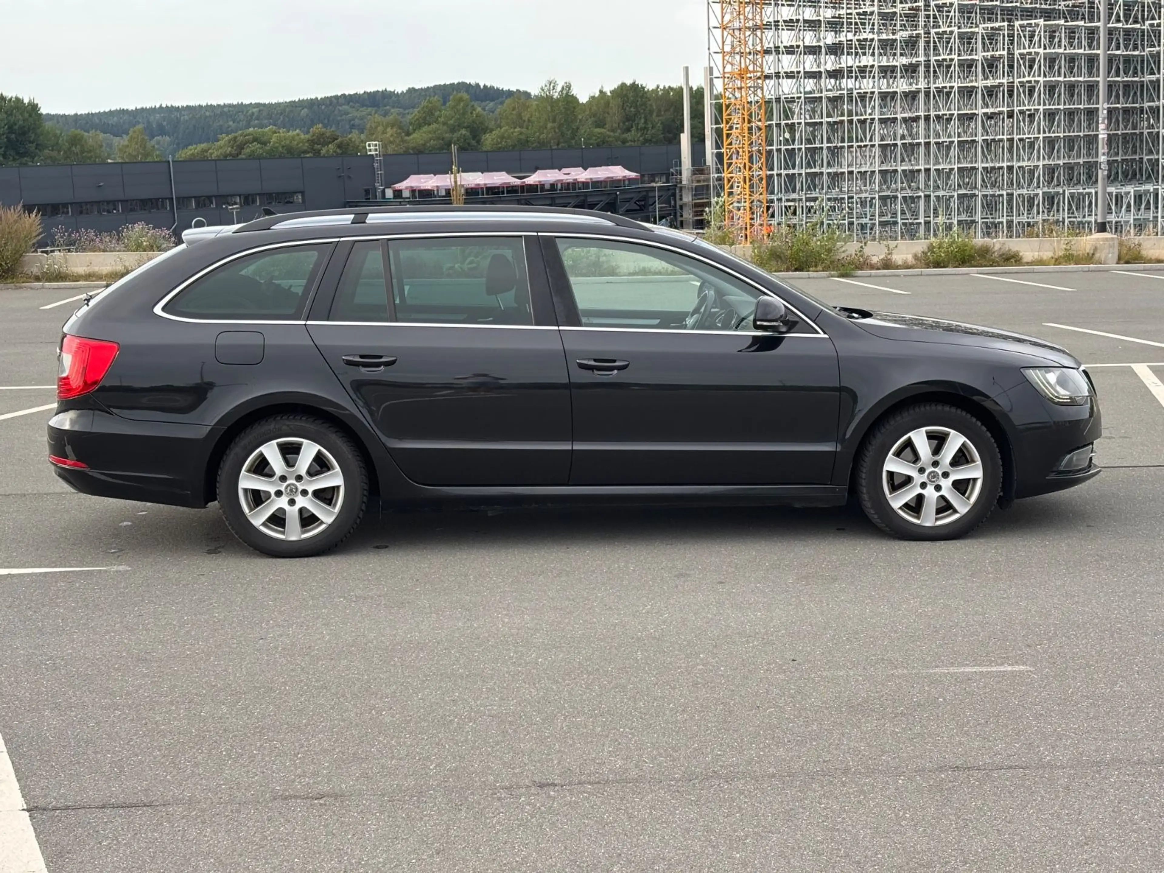 Skoda Superb 2.0 TDI DSG Combi Exclusive — photo 4