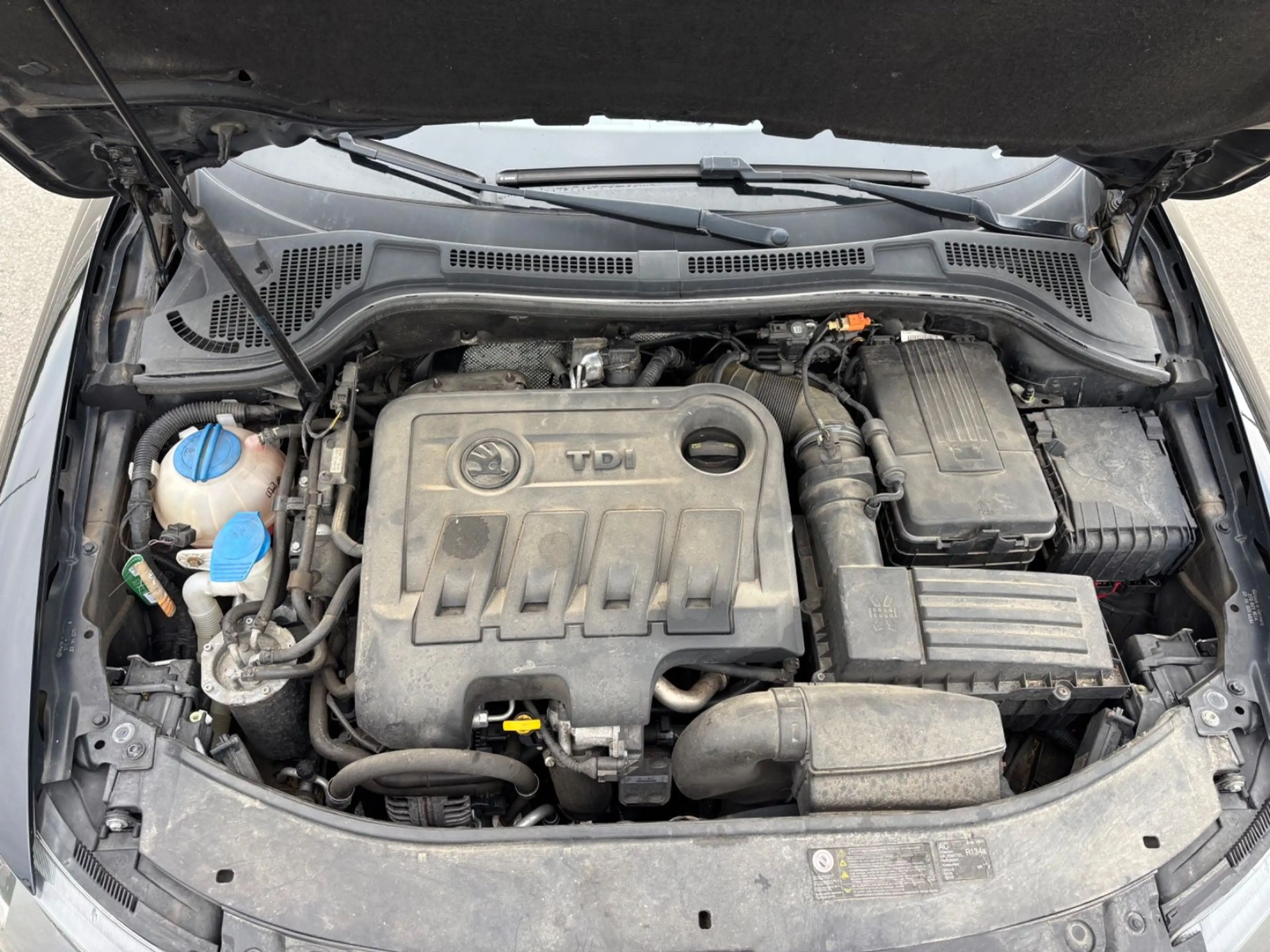Skoda Superb 2.0 TDI DSG Combi Exclusive — photo 8
