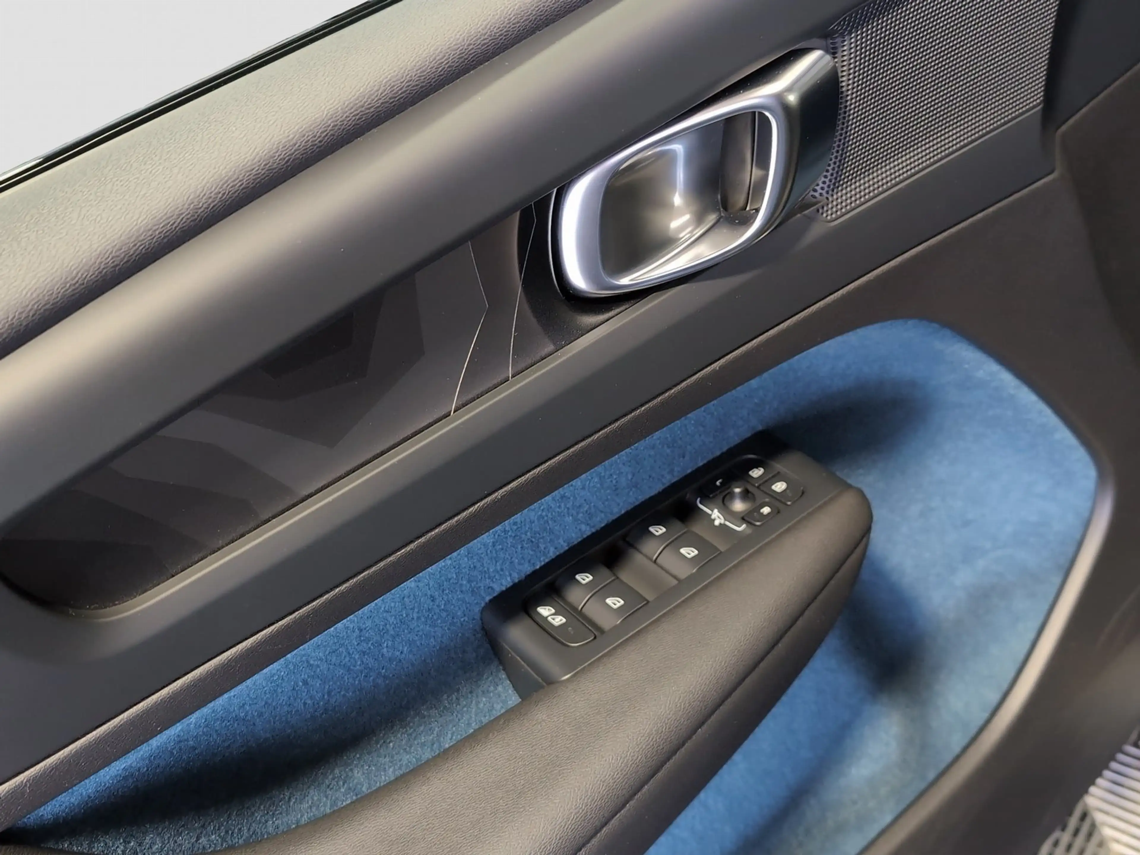 Volvo C40 +Recharge Plus+Single+Panorama+PDC v/h+R-Kam+ — photo 13