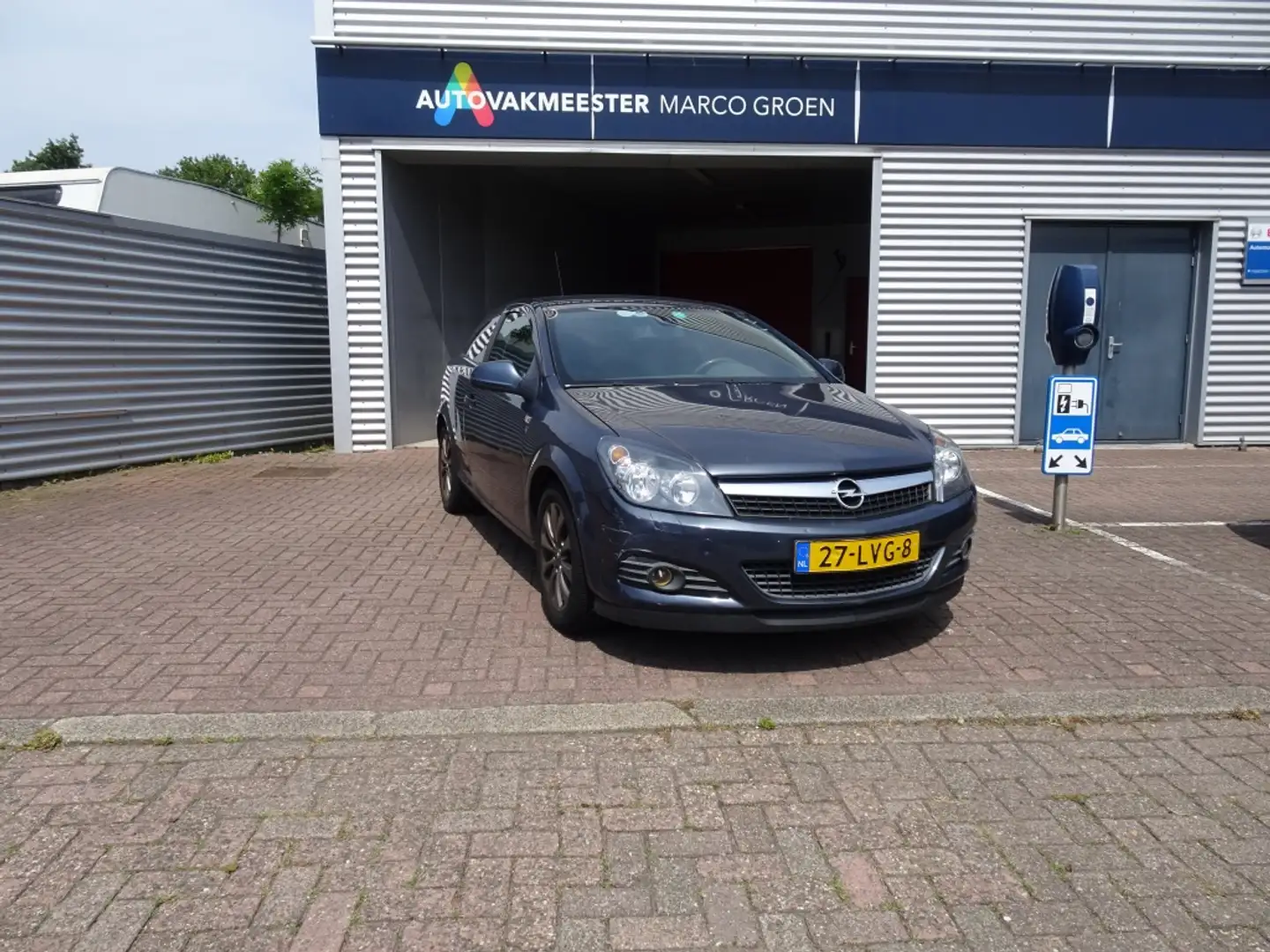 Opel Astra GTC Automaat 1.8 Cosmo Blauw - 1