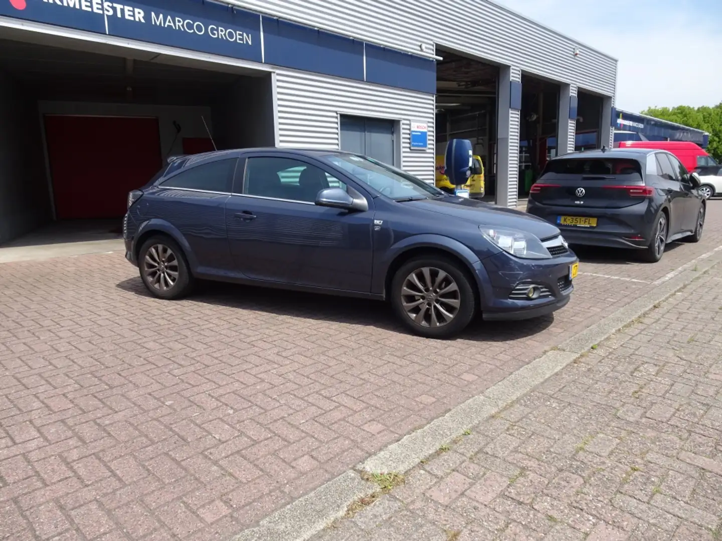 Opel Astra GTC Automaat 1.8 Cosmo Blauw - 2