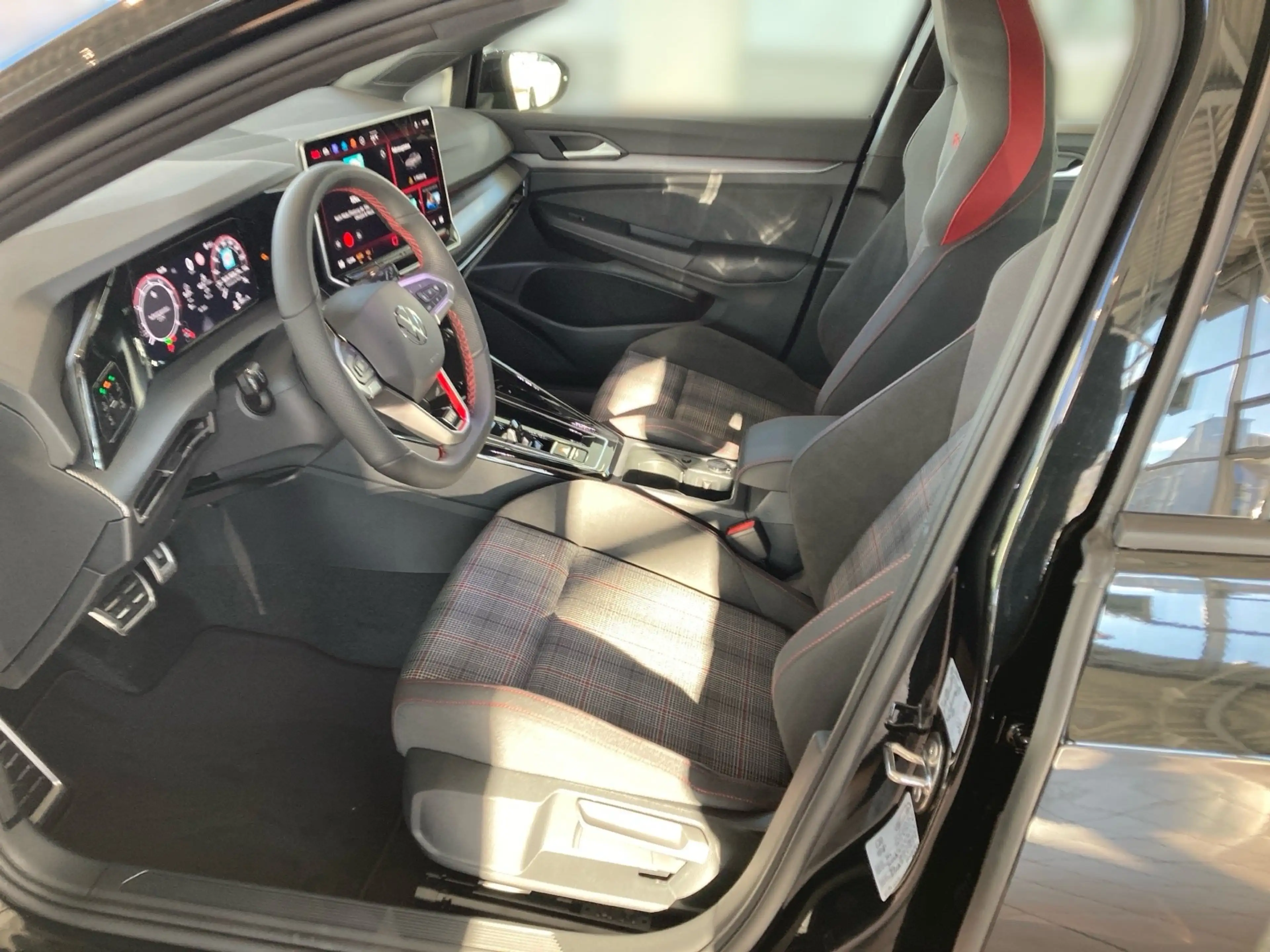 Volkswagen Golf VIII 2.0 TSI GTI *LED*KAMERA*SITZHZG* — photo 11