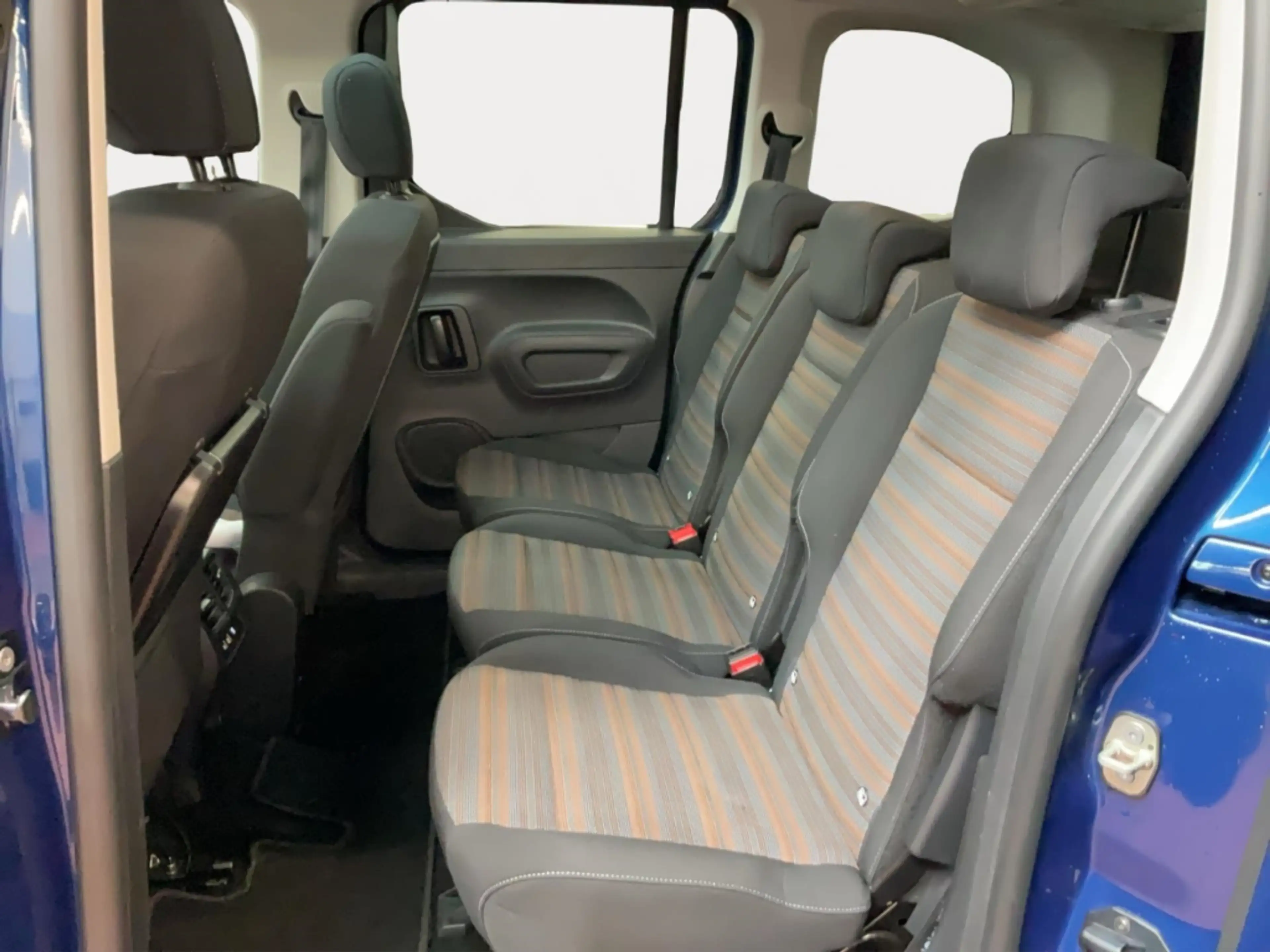 Opel Combo Life E 1.5 D Innovation Alu Pano Kamera Head-Up Navi Si — photo 13