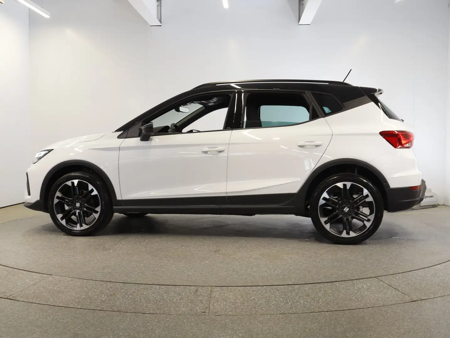 SEAT Arona FR Edition 1.0 TSI DSG Weiß - 2