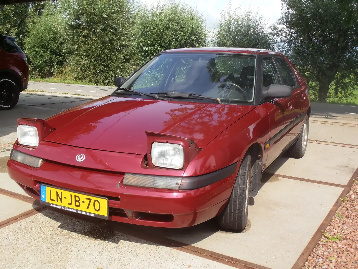 Mazda 323 323 1.6i F Millionaire crvena - 1