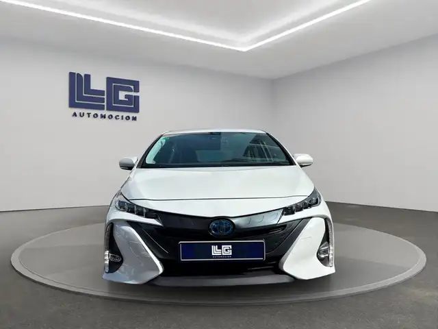 Toyota Prius view 2