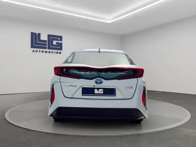 Toyota Prius view 6