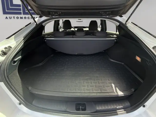 Toyota Prius view 17