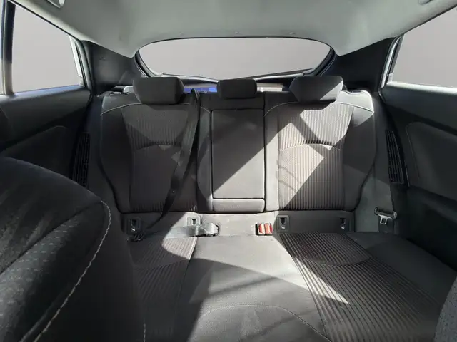 Toyota Prius view 15