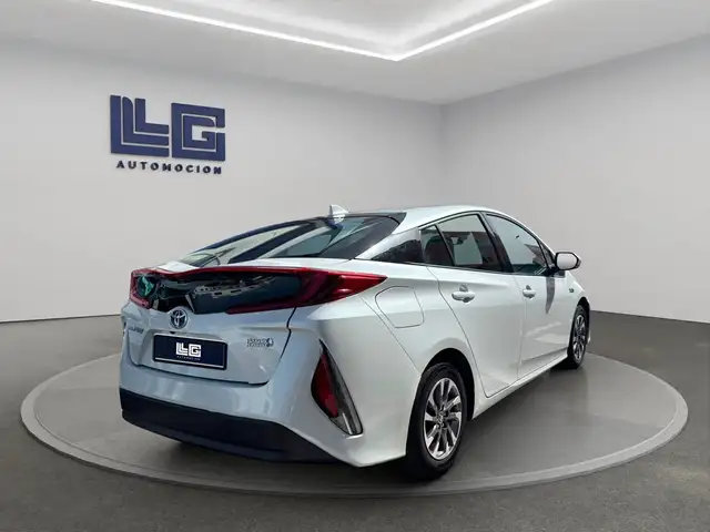 Toyota Prius view 5