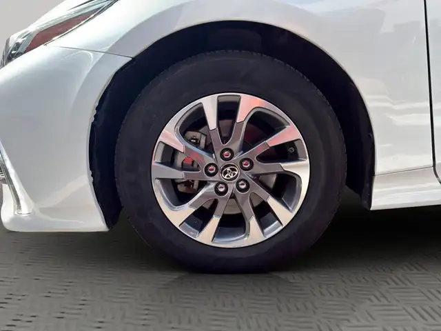 Toyota Prius view 9