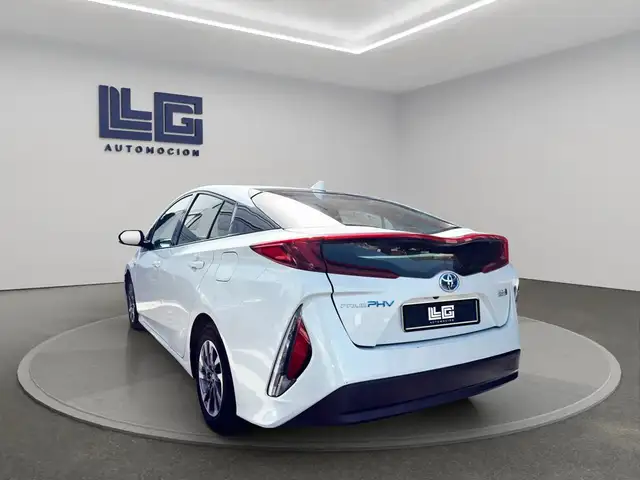 Toyota Prius view 7