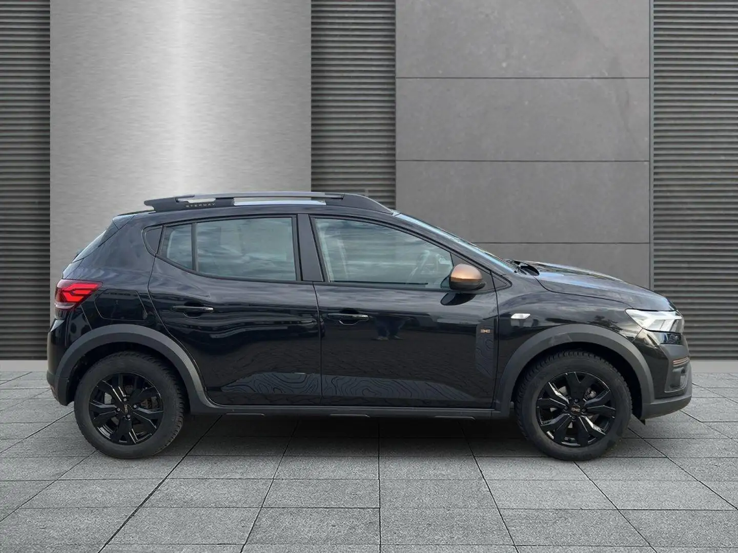 Dacia Sandero Stepway Extreme AHK+SHZ+GJR TCe 90 CVT 67 kW (9... Schwarz - 2