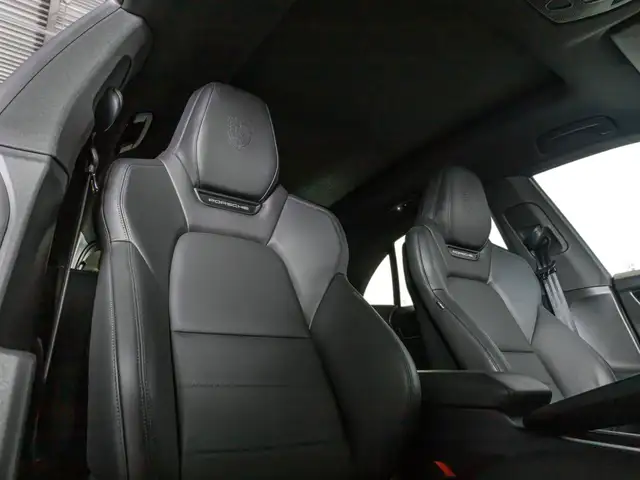 Porsche Macan view 12