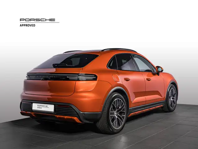 Porsche Macan view 3