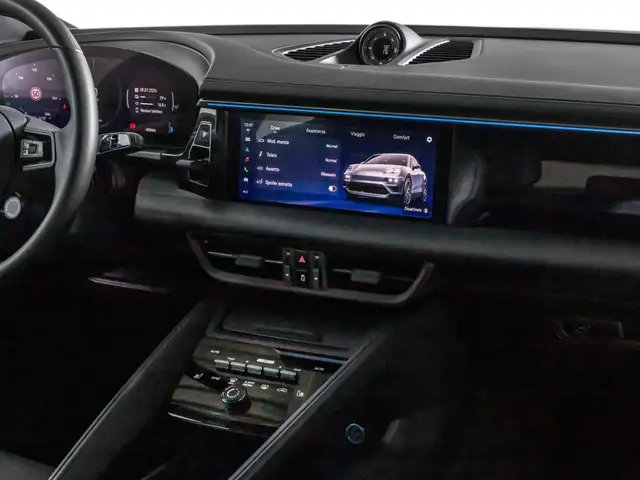 Porsche Macan view 14
