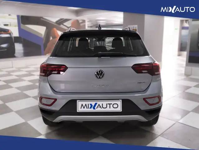 Volkswagen T-Roc view 4