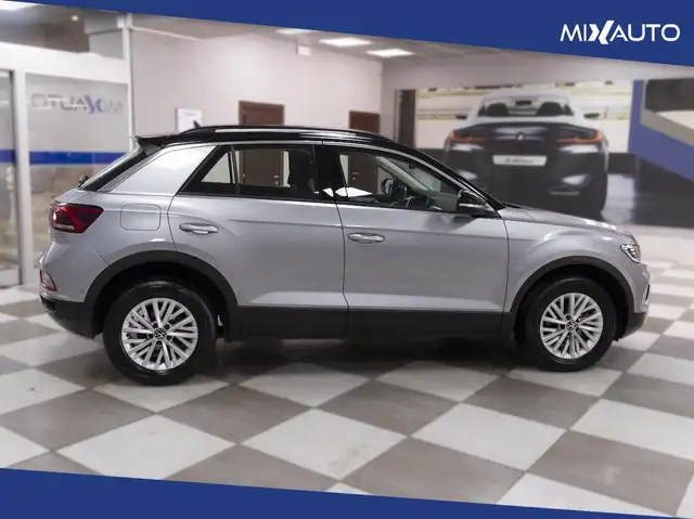 Volkswagen T-Roc view 6