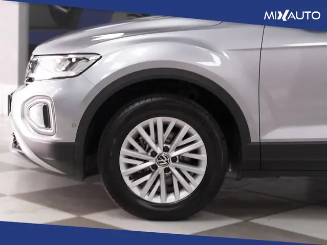 Volkswagen T-Roc view 8