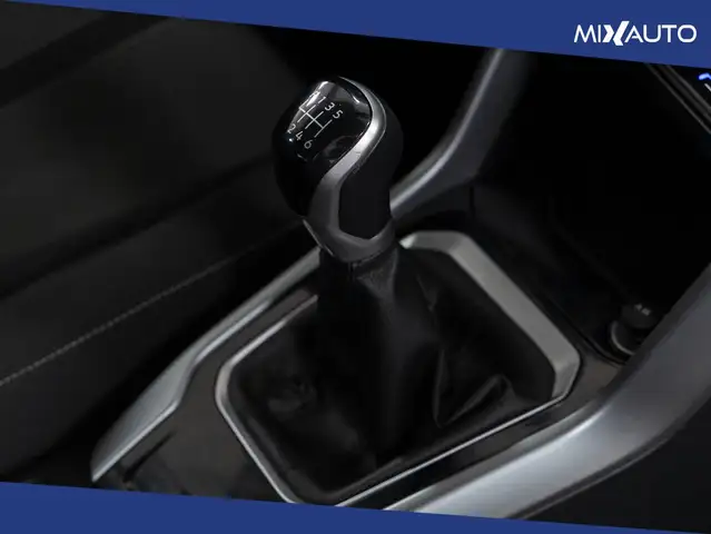 Volkswagen T-Roc view 13