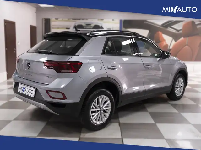 Volkswagen T-Roc view 5