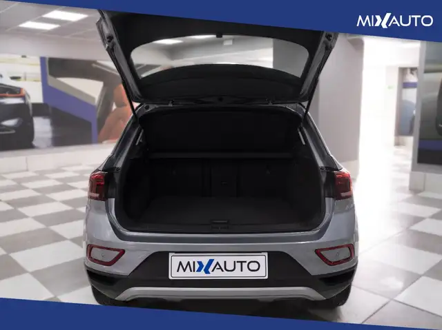 Volkswagen T-Roc view 7