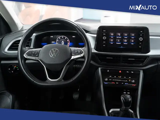 Volkswagen T-Roc view 11