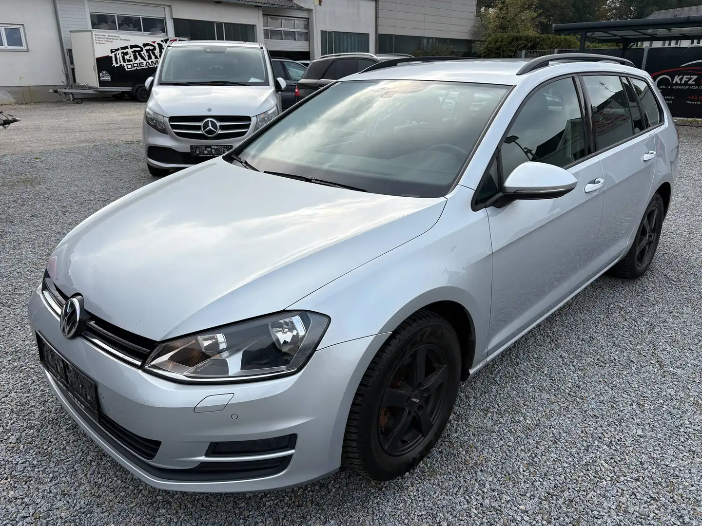 Volkswagen Golf Variant Golf Variant Trendline 1,2 TSI*GUTER ZUSTAND Grau - 2