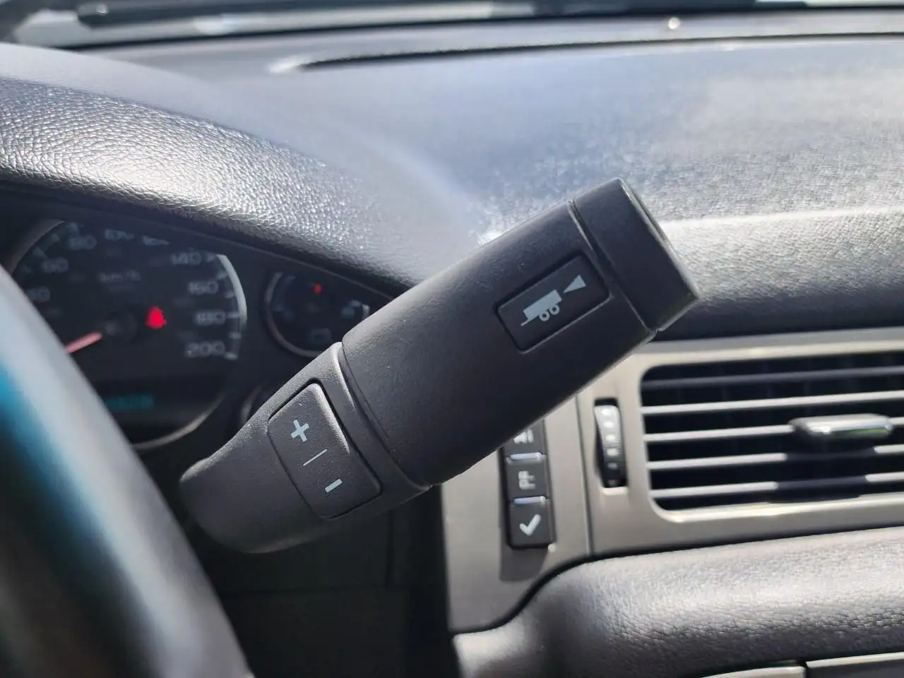 Chevrolet Silverado 1500 photo Chevrolet Silverado 1500