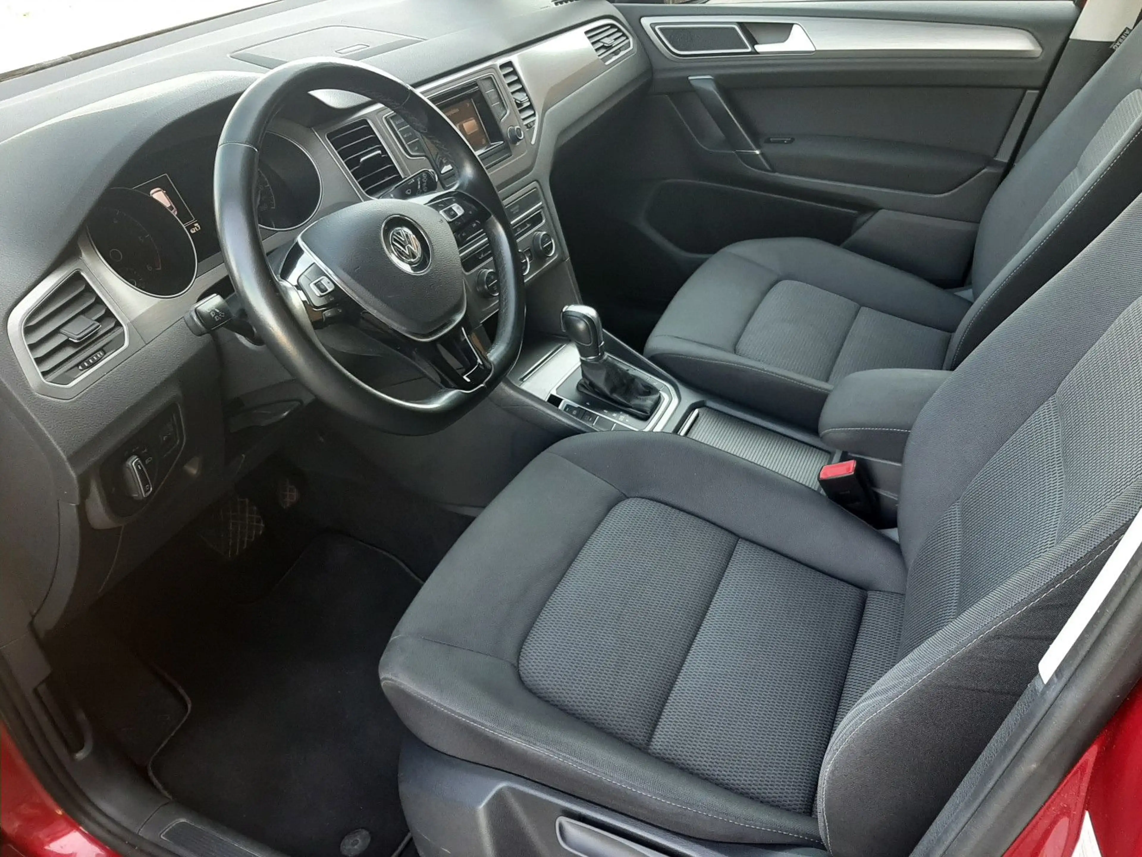 Volkswagen Golf Sportsvan VII 1.6 TDI DSG Comf Panorama AHK — photo 9