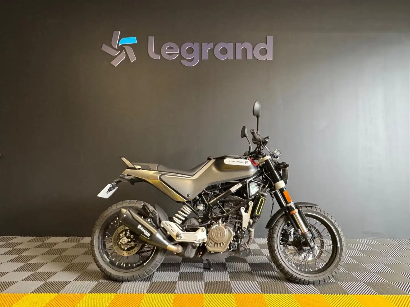 Husqvarna Svartpilen Noir - 2