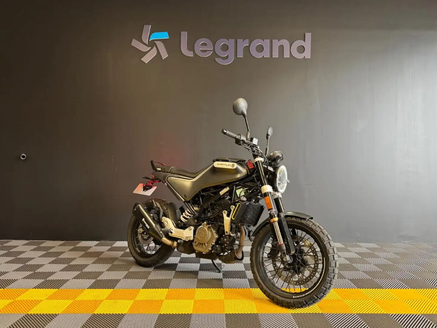 Husqvarna Svartpilen Noir - 1