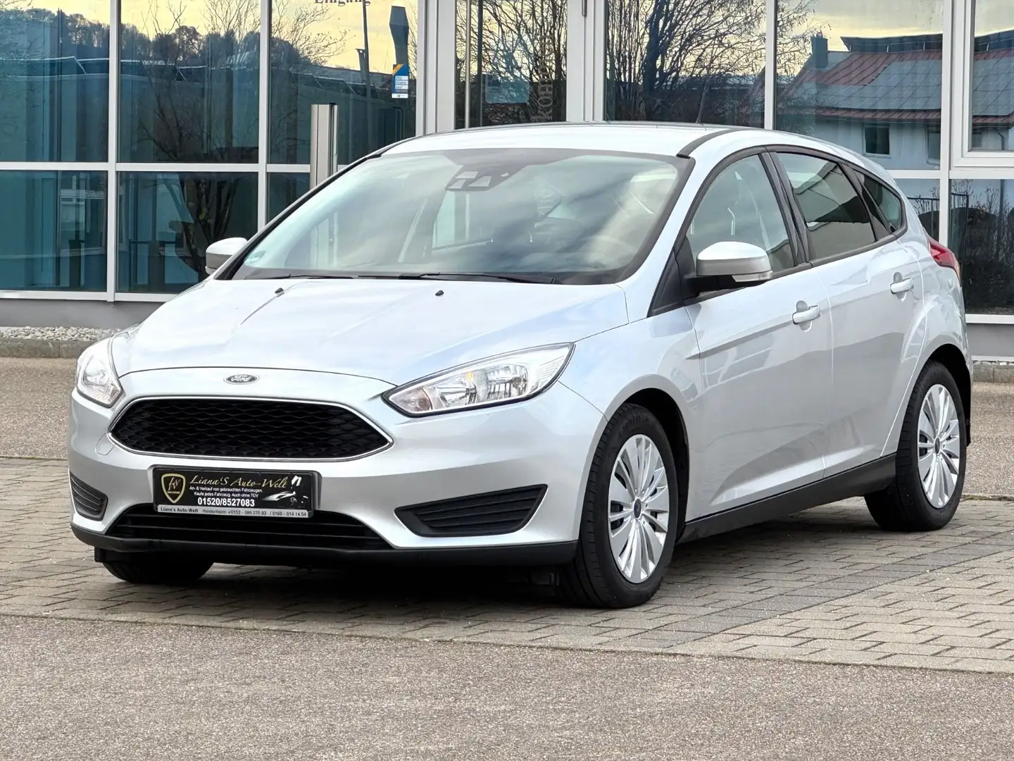 Ford Focus Lim.Trend Euro6 Automatik Klima Tüv 05.26 Silber - 2