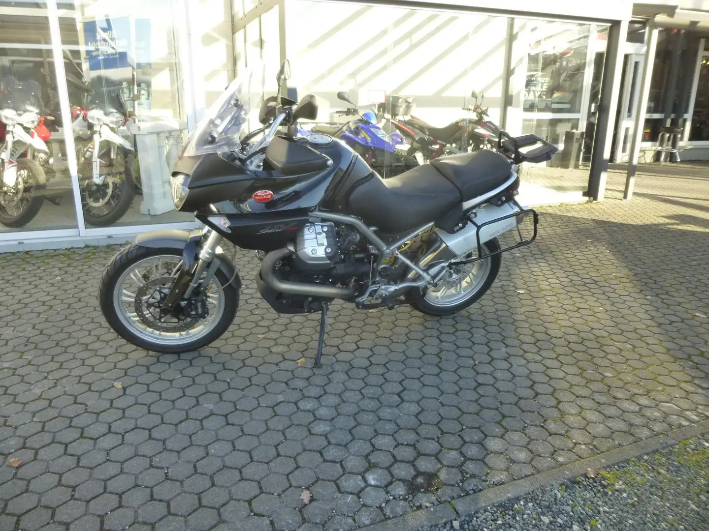 Moto Guzzi Stelvio 1200 ABS Zwart - 2