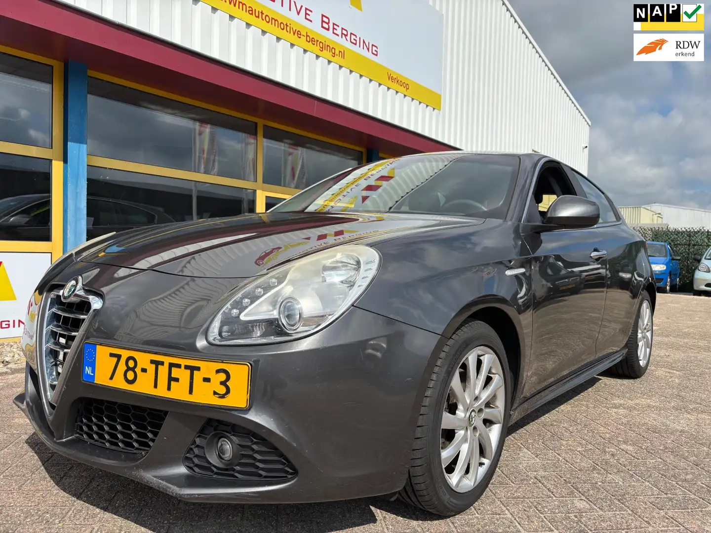 Alfa Romeo Giulietta 1.4 T Distinctive AIRCO Grijs - 1