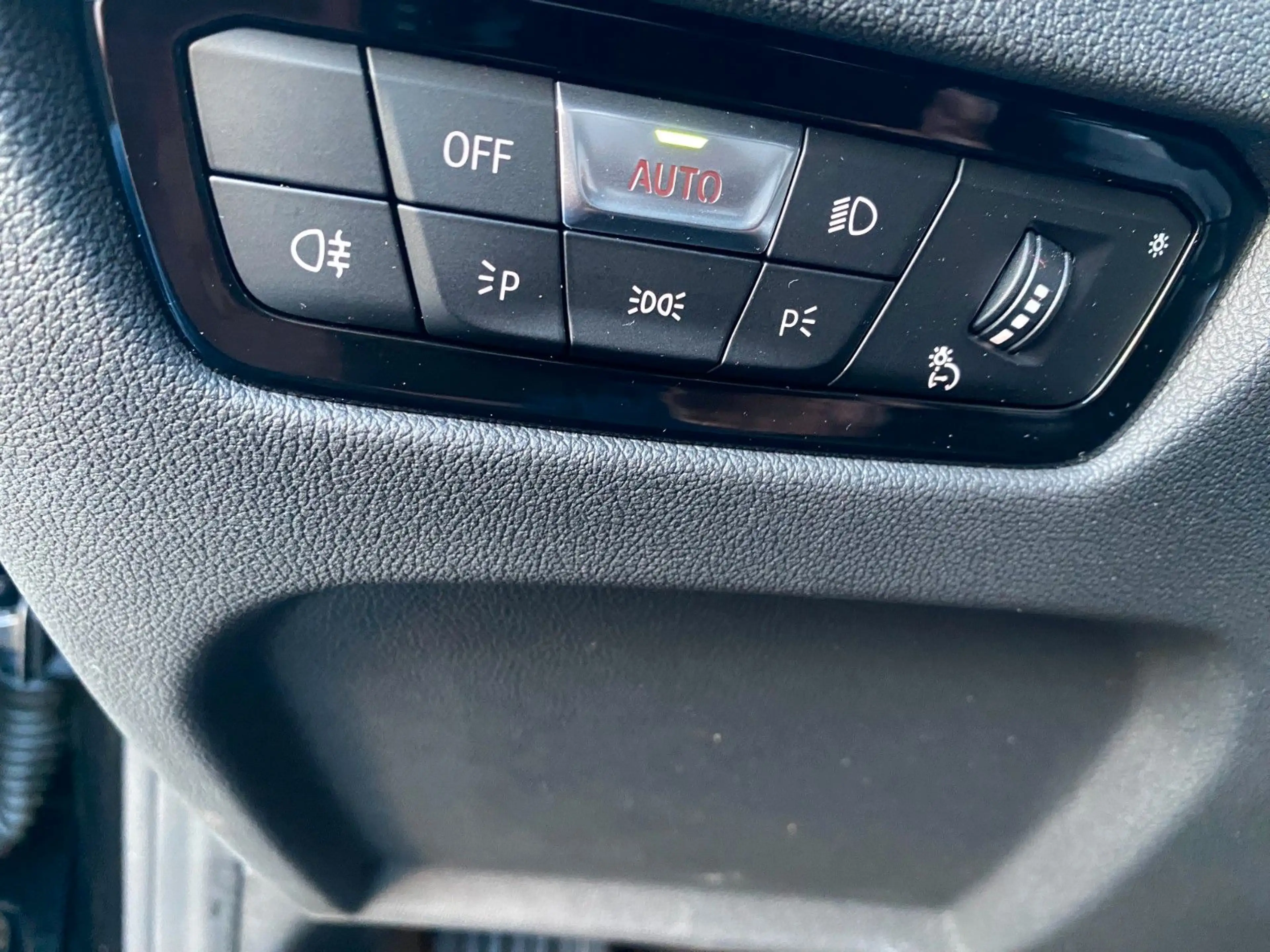 BMW 318 3 Touring 318 i  LED Kameraa HeadUp Navi — photo 13