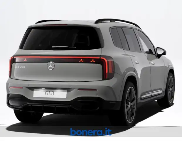 Mercedes-Benz GLB view 3