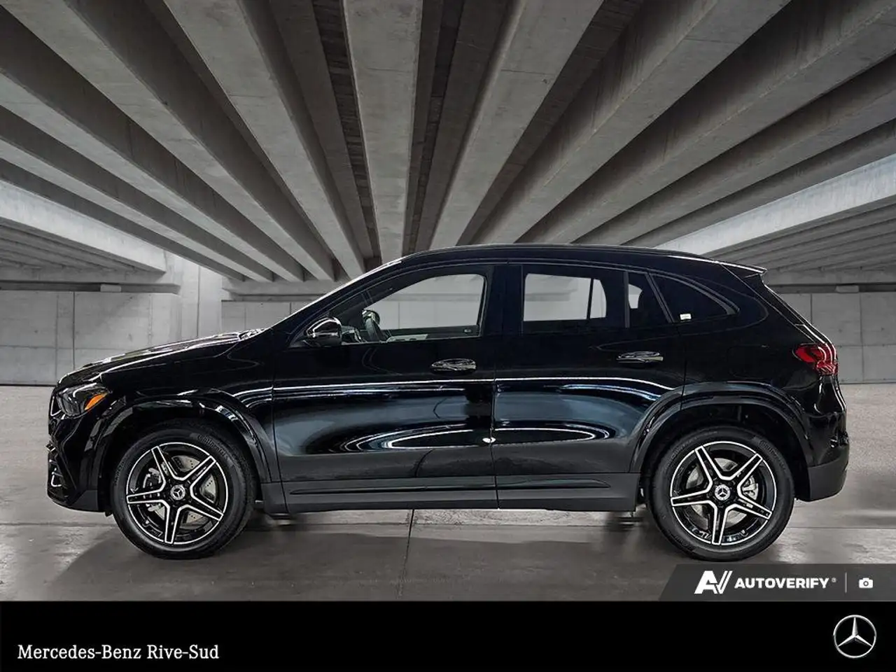 Mercedes-Benz GLA снимка Mercedes-Benz GLA