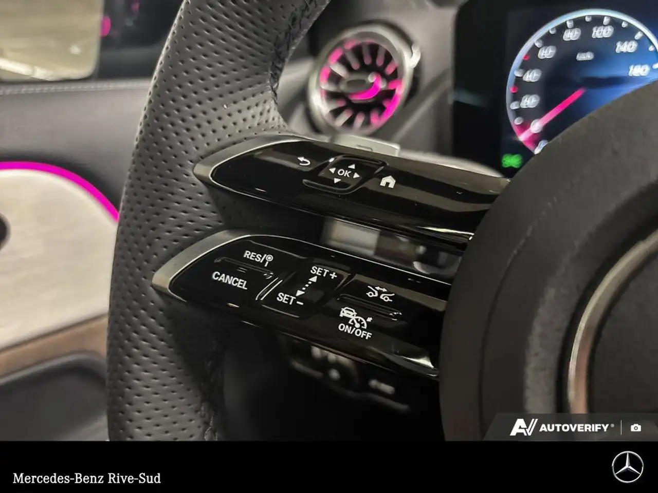 Mercedes-Benz GLA снимка Mercedes-Benz GLA