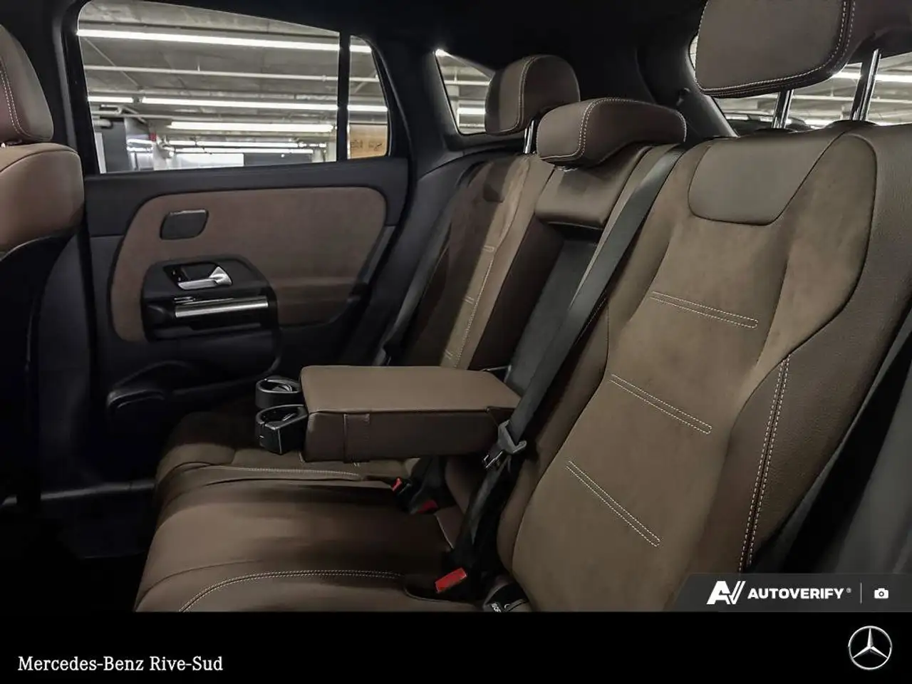 Mercedes-Benz GLA снимка Mercedes-Benz GLA