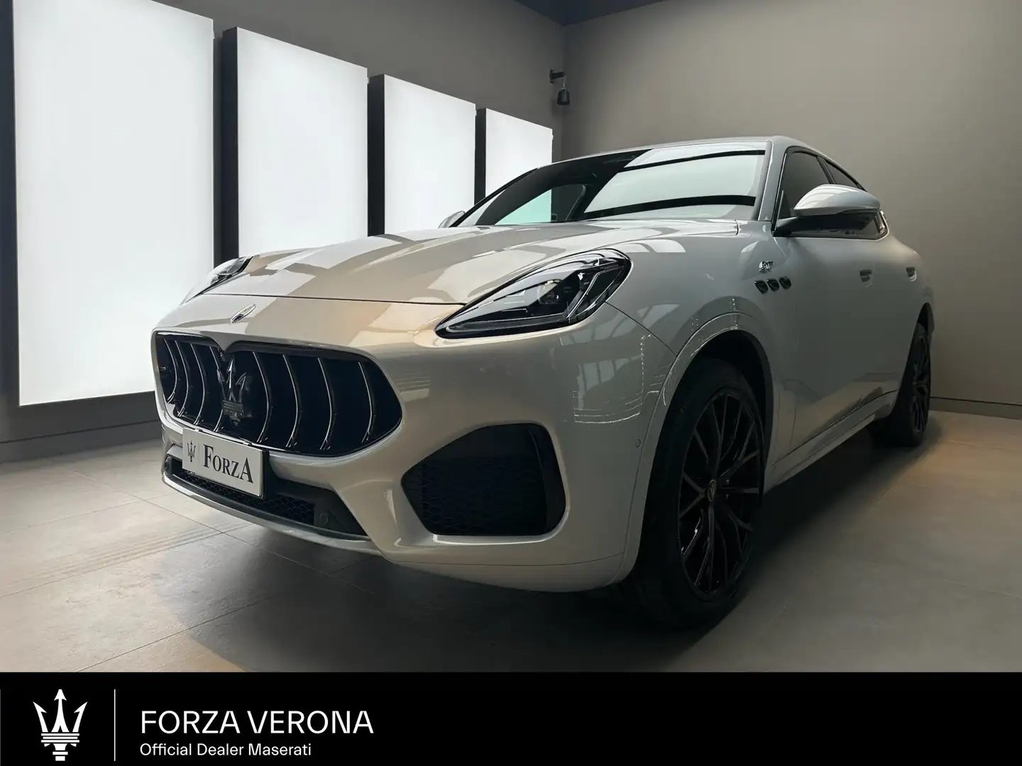 Maserati Grecale Grecale 2.0 mhev GT 300cv auto Pack Nerissimo Bianco - 1