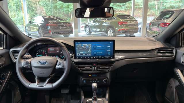 Ford Focus — photo 9