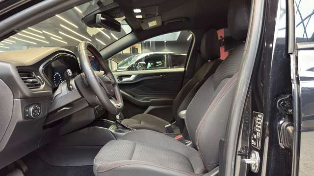 Ford Focus — photo 11
