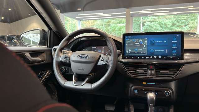 Ford Focus — photo 10