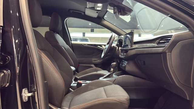 Ford Focus — photo 13