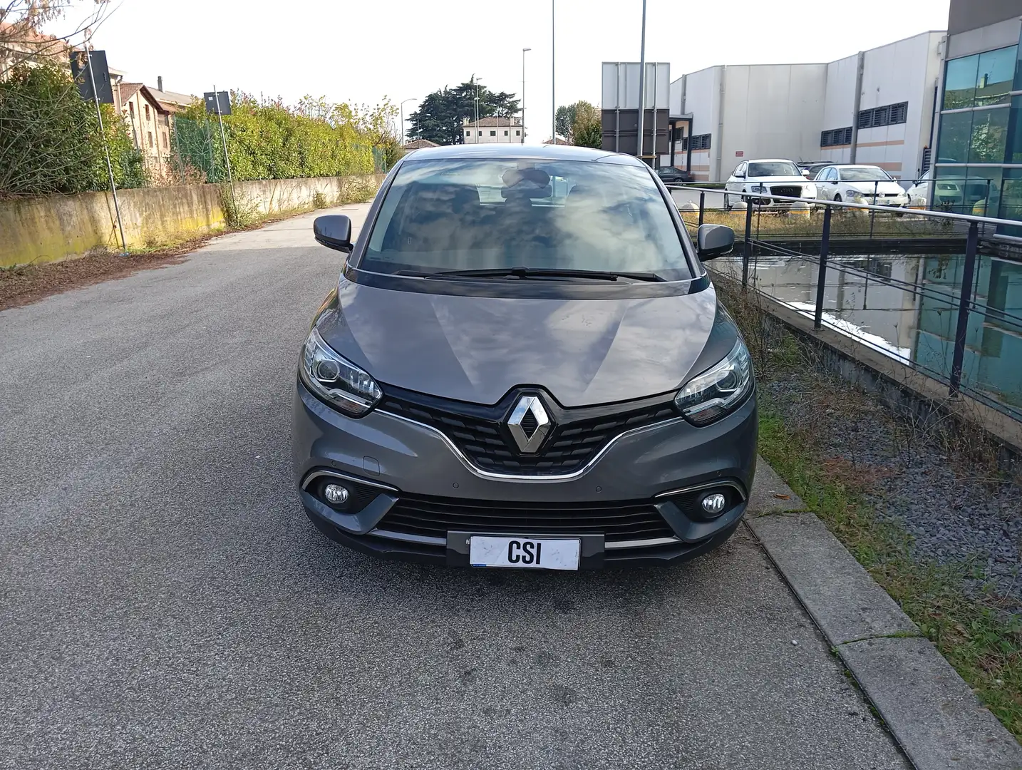 Renault Scenic Scenic 1.7 DCI 120cv NAVI SENSORI E 199 Gris - 2