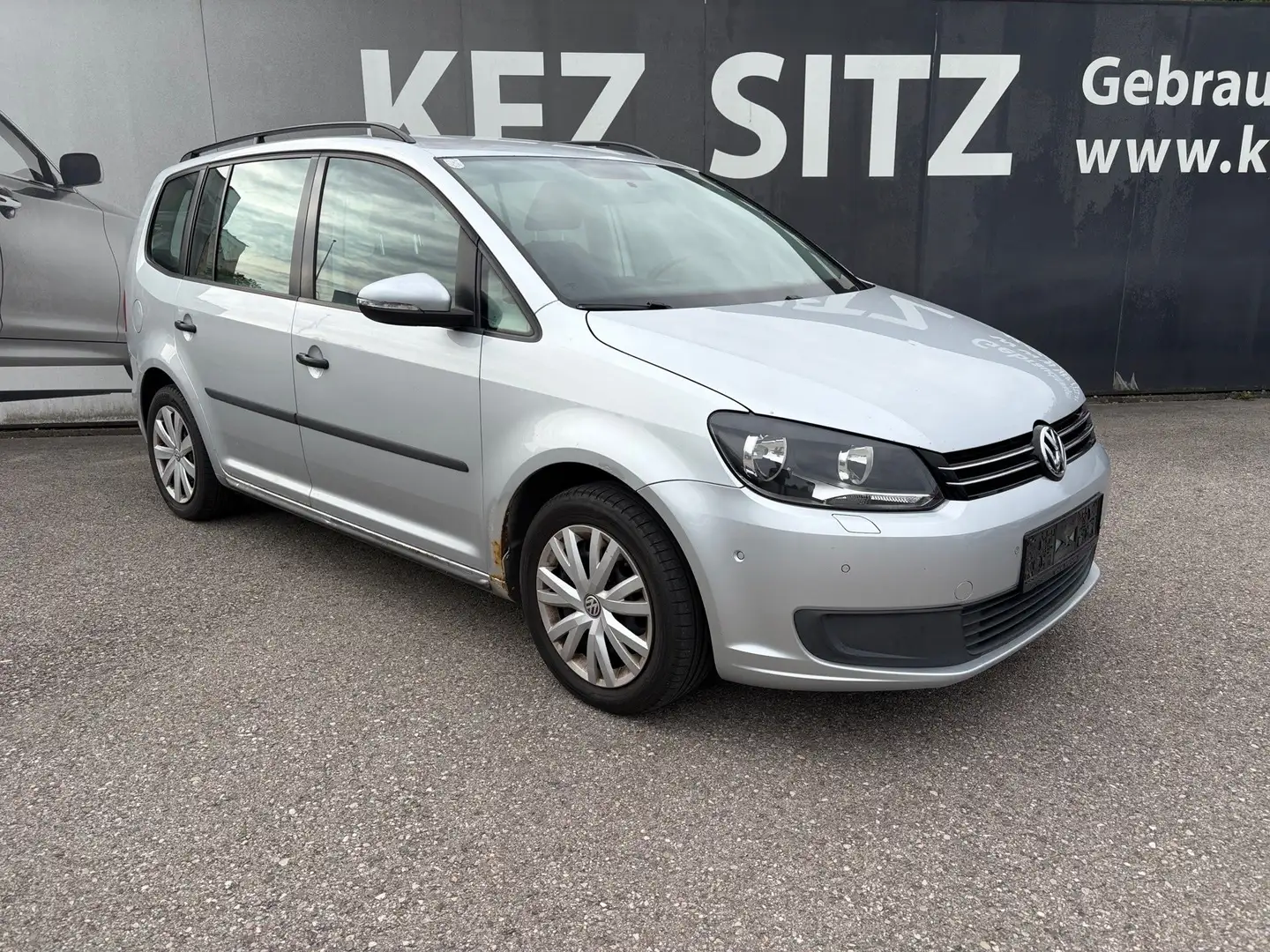 Volkswagen Touran Trendline 1,6 BMT TDI DPF Silber - 1